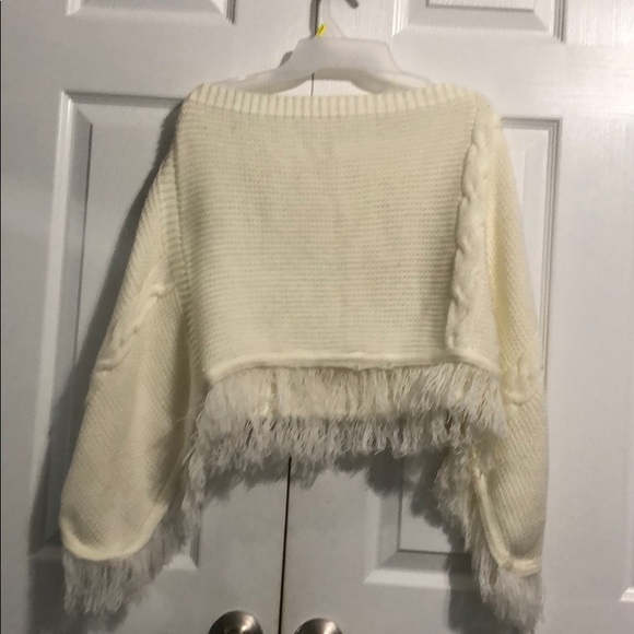 Fringed poncho - Picture 2 of 3